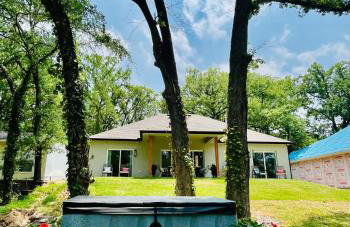 The Benjamin I - 2022 Built Luxury Retreat with Backyard Paradise with Hot Tub Outdoor Movie Screen Dock & Boat Rental - Foto 32