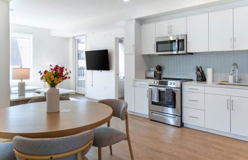 Luxury 2 Bedroom Residence With Fitness and Outdoor Pool - Photo 1