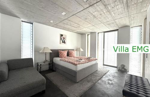 Luxus Design Ferienhaus Villa EMG Bensheim nah Frankfurt, Heidelberg mit Sauna, Schwimmteich, Garten für Familien und Gruppen bis 17 Personen - Foto 21