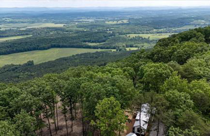 Peaceful Mountain Tiny Home with Breathtaking Valley Views & Fireplace Near Lookout Mountain, Menlo GA - Foto 34