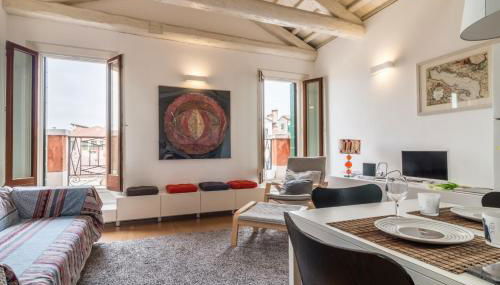 Carmini Canal View and Balcony with Lift - Foto 5