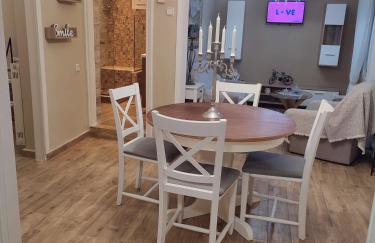 ALICE'S ARt HOUSE - Photo 3