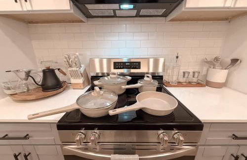 Alluring Studio - DT - DeepEllum - LowerGreenville - Photo 16