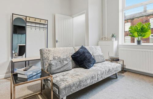 Modern 5 Bed 2 Bath House w Free Parking - Photo 24