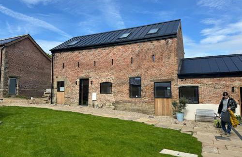 The Hayloft, Modern 4 Bed, 8 person, Barn Conversion in a Rural Location with Great Access & Hot Tub - Foto 2