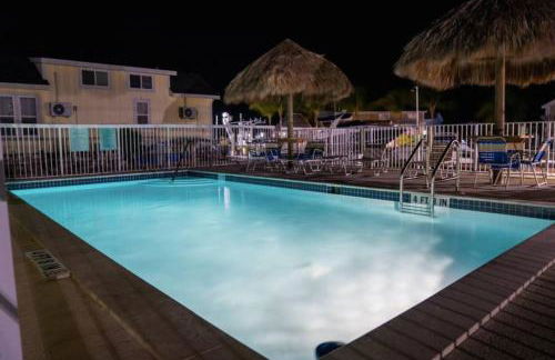 Waterfront Studio 2, Couples Oasis, Kayaks, Pool - Photo 15