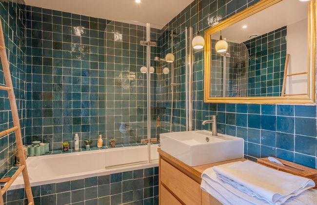 Eiffel Tower Design Residence - Photo 16