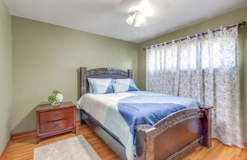 Walk to Park Waterloo Home with Furnished Deck - Foto 17