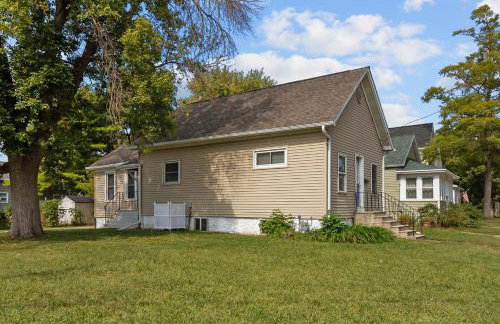 Central Oshkosh Stay - Walk to Lake and Downtown - Foto 26