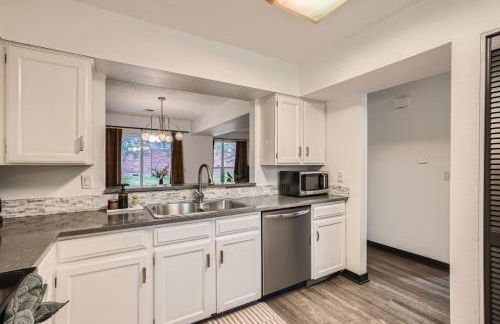 Modern Home In West Denver 15 Min Close To Downtown - Photo 17