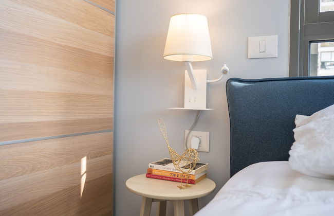 Sunlit Balcony & Coastal Charm by Sea N' Rent - Foto 31