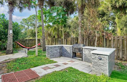 Poolside Cocoa Oasis w/ Tiki Bar! - Foto 27