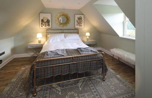 Middleton Farmhouse - Photo 9