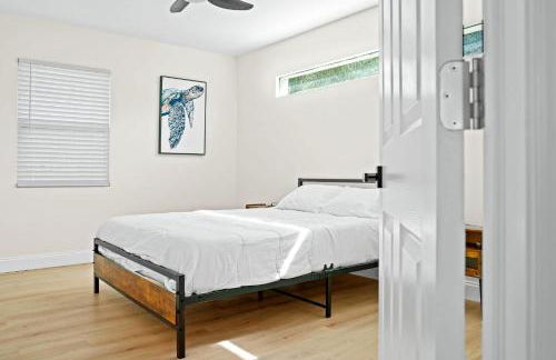 Recently Remodeled Mins from beach+Putting Green - Photo 8