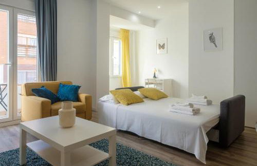 Modern, Stylish Apartment with balcony - Photo 13