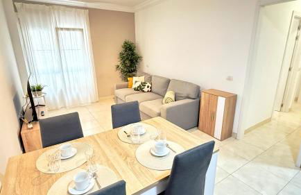 Acogedor apartamento de dos dormitorios a 50 metros del mar y a 5 minutos al Aeropuerto Tenerife Sur - Foto 2