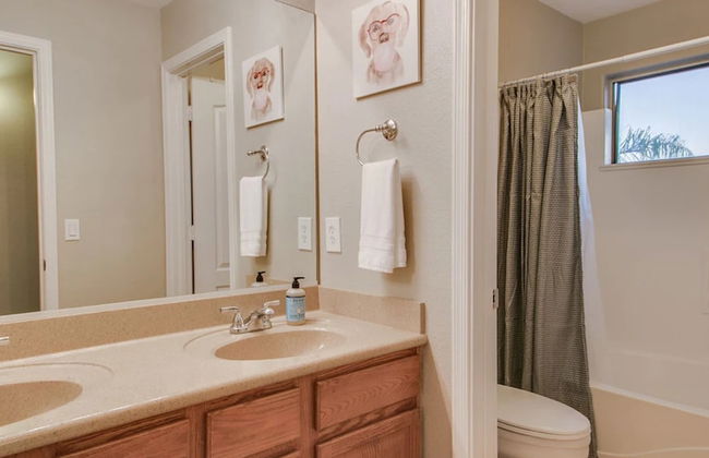 Massive 5 Bdrm Getaway W/pool, Hot Tub, Game Room! - Photo 33