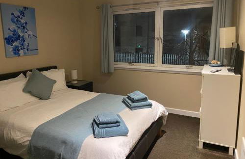 City Centre 2 bedroom apartment, secure parking. - Foto 1