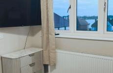 3 Bedroom Beautiful Home with Garden, AC, Hot Tub - Photo 11