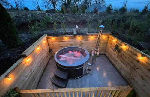 Riverside retreat with private wood fired hot tub - Foto 3