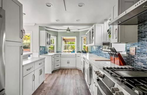 Serene hillside oasis with pool - 20 min to beach - Photo 11