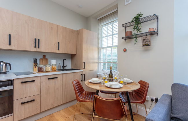 Lovely Apartment Beneath Edinburgh Castle - Photo 17