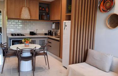 Guarajuba Summer Flat Melhor localização de Guarajuba e melhores Flats Beira Mar de Guarajuba Dispomos de 4 flats decorados no mesmo condomínio Aqui você não precisa de carro para nada Faça tudo à pé - Foto 4