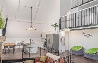 Renovated Barn in the Woods with Hot Tub - Foto 20