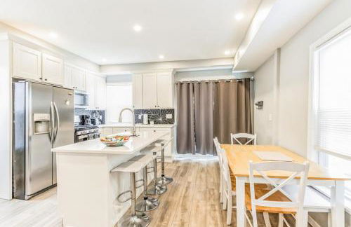 Next to Convention Center, Dave and Busters and Shops with parking - Foto 13