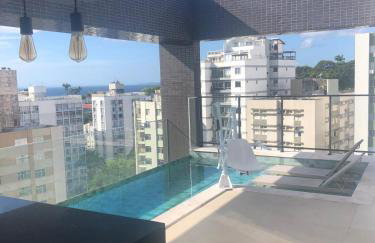 Moderno AP no Porto da Barra - Praia, Conforto e Praticidade - Foto 1