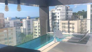 Moderno AP no Porto da Barra - Praia, Conforto e Praticidade - Foto 1