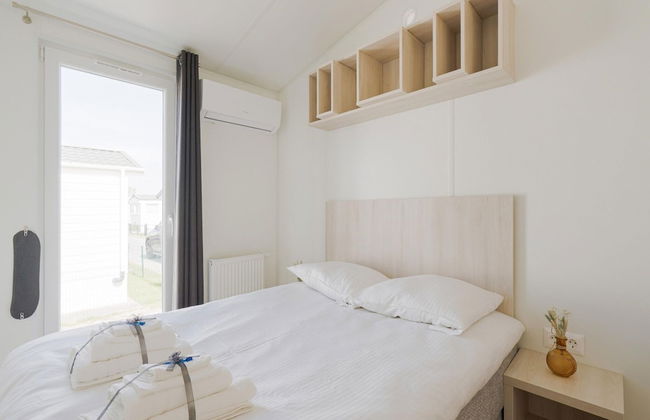 Modern Mobile Home in Middelkerke With Garden - Photo 2