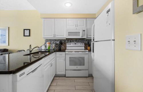 Serene Oceanfront Getaway 1BR with Private Balcony at Wyndham Oceanwalk - Foto 11