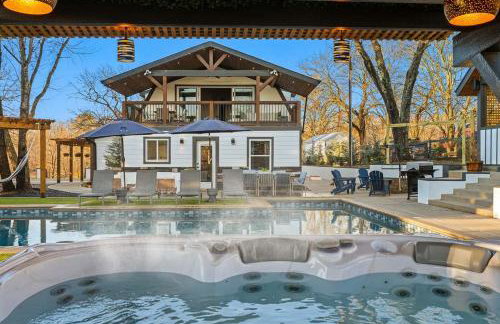 Sleeps 13 Saltwater Pool Fully Fenced in Yard - Photo 27