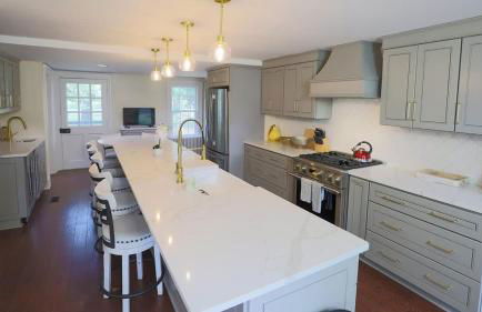 Vaux Hall Manor - 5BR Historic Farmhouse on Bay - Foto 2