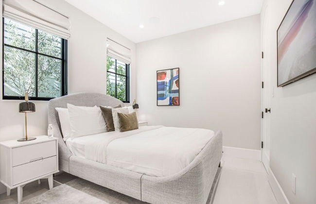 Villa Camellia - Charming 5 BR Home in the Heart of Studio City - Photo 13