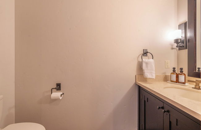 Lux Townhome Next to Village by Sierra Getaways - Photo 25