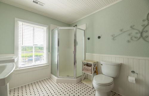 Sawyers Lodge - Historic Soundfront Home, Pool, Hot Tub, Boat Launch, Kayaks, Pets OK, Flex Stays - Foto 51