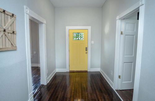 Stunning 2br/1ba Historic Pad Few Steps Downtown - Photo 34