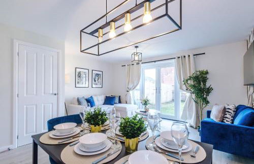 Liverpool-Halewood-Speke - NR Airport & JLR - Sleeps 8 - 5 Beds 1 sofabed 2 Bath Driveway Parking - Docks - Short 2 Long Stays - by Samina, ARZ Stays - Foto 9