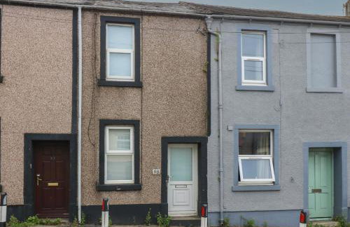 Holly House - Photo 1