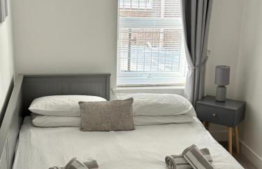 Modern 2 bedroom Flat in Montrose - Photo 9