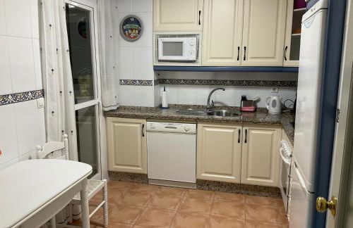 Bonito apartamento con jardín, piscina y aparcamiento gratuito - Photo 39