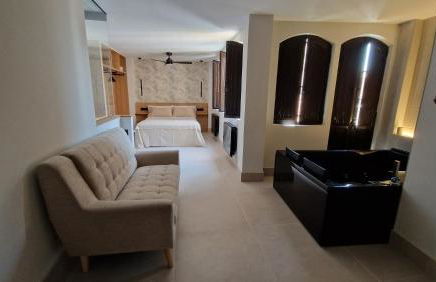 Las Campanas de la Catedral Suite Jacuzzi - Foto 11