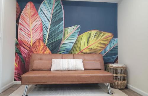 5 bedrooms with 4 Full Bath Fire Pit BBQ and Plush Amen on 1 2 acre - Photo 1