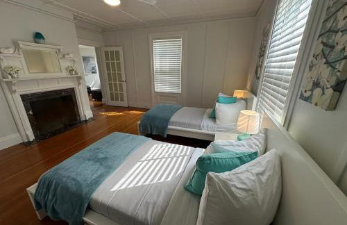 Charming Victorian Home Downtown Newport - Photo 15