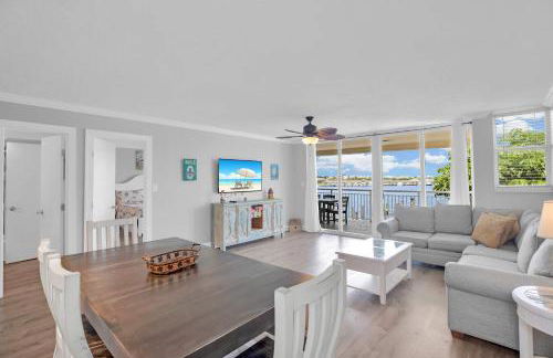 Eleuthera - 2x2 Fully Updated Old Town Waterfront Corner Condo - Photo 13