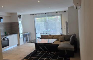 Studios dans une résidence sécurisée et calme avec place de parking - Foto 1