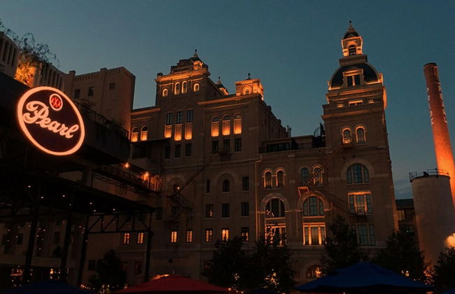 Inviting 4BR 2 5BA Downtown Home With Ample Space - Photo 35