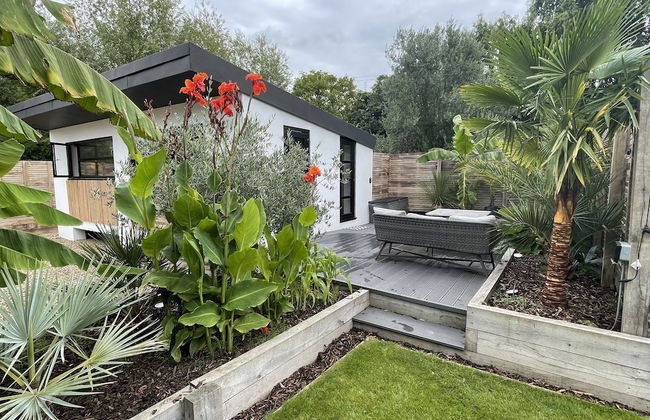 Maygrove Retreat - Sleeps 2 - Jacuzzi - Parking - Photo 14